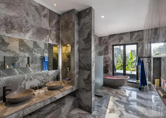 Capung Asri Eco Luxury With Private Pool Couette-café Bedulu