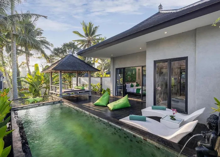Capung Asri Eco Luxury With Private Pool Couette-café 4*