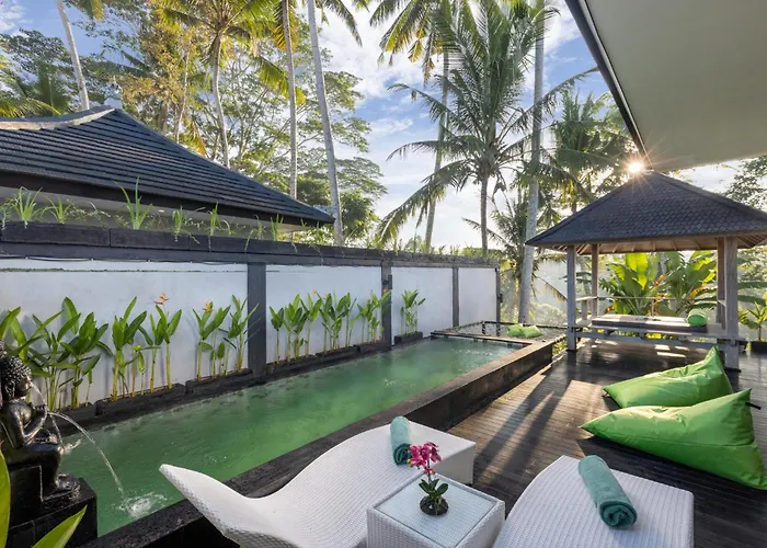 Capung Asri Eco Luxury With Private Pool Couette-café 4*