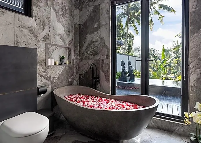 Capung Asri Eco Luxury With Private Pool 住宿加早餐酒店 4*